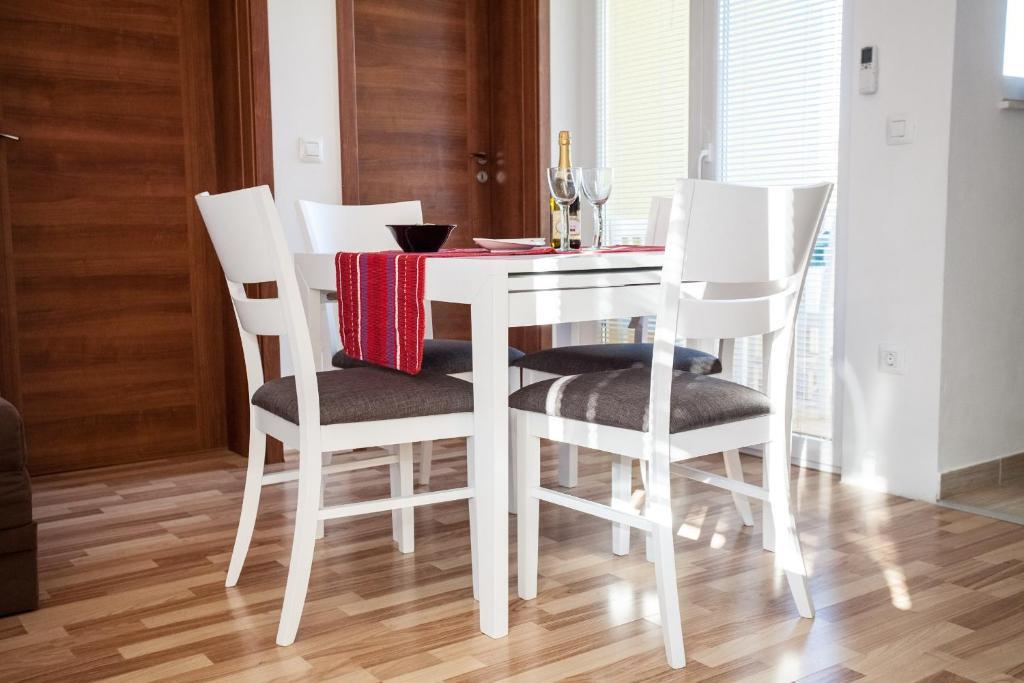 Apartments Emma Биоград-на-Мору Экстерьер фото